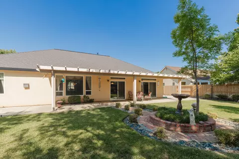 Exterior - 562 Centavo Way, Redding, CA 96003 photo 4 of 6