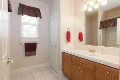 Bath - 562 Centavo Way, Redding, CA 96003 photo 2 of 2