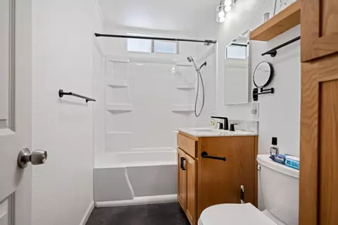 Bath - 2270 Corona St, Redding, CA 96002 photo 1 of 1