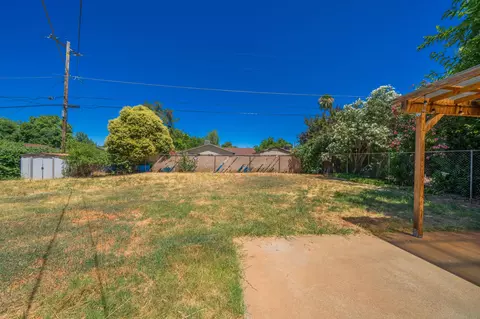 Exterior - 2270 Corona St, Redding, CA 96002 photo 4 of 7