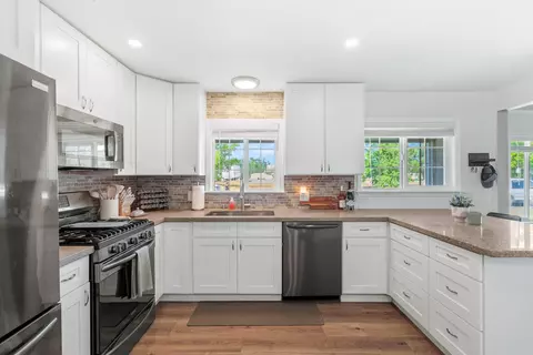 Kitchen - 3256 Silver St, Anderson, CA 96007 photo 3 of 4