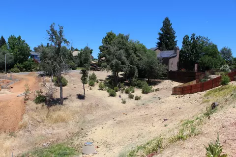 3763 Sunlight Ct, Redding, CA 96001 photo 4