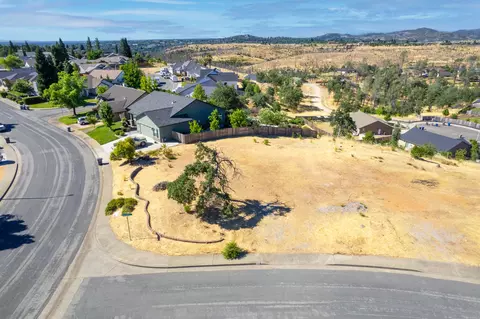 1400 White Water Cir, Redding, CA 96003 photo 2
