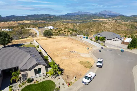 4831 Ferrington Ct, Redding, CA 96003 photo 2