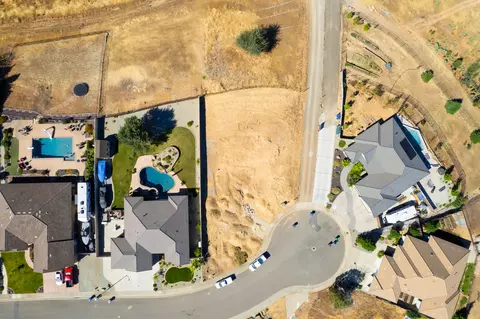 4831 Ferrington Ct, Redding, CA 96003 photo 4