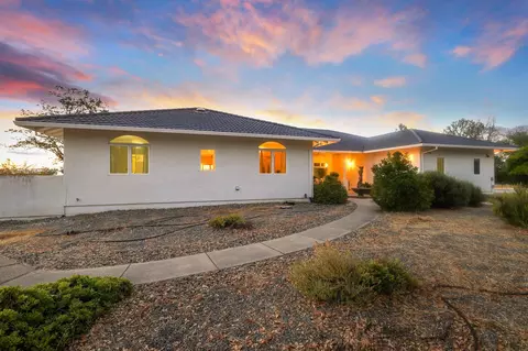 Exterior - 21734 Joy Ln, Redding, CA 96003 photo 36 of 37