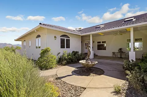 21734 Joy Ln, Redding, CA 96003