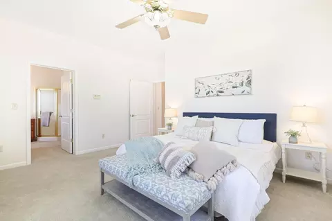 Bedroom - 21734 Joy Ln, Redding, CA 96003 photo 5 of 8