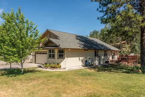 25 Edge Rd, Weaverville, CA 96093