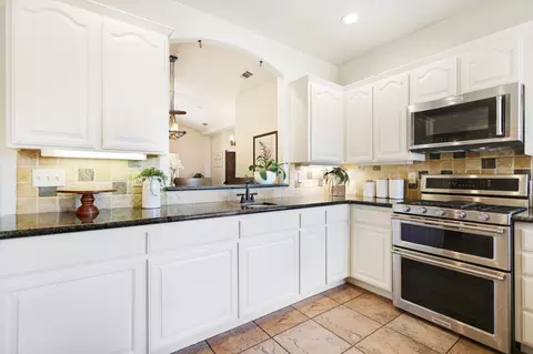 Kitchen - 28357 Whippoorwill Cir, Shingletown, CA 96088 photo 4 of 4
