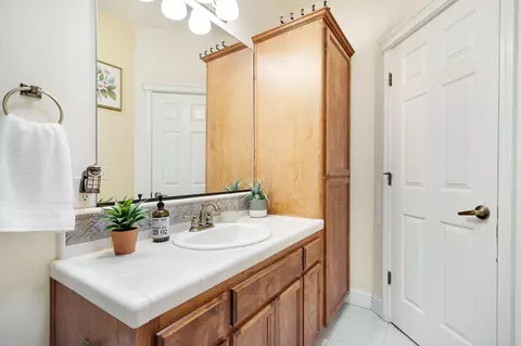 Bath - 28357 Whippoorwill Cir, Shingletown, CA 96088 photo 12 of 14