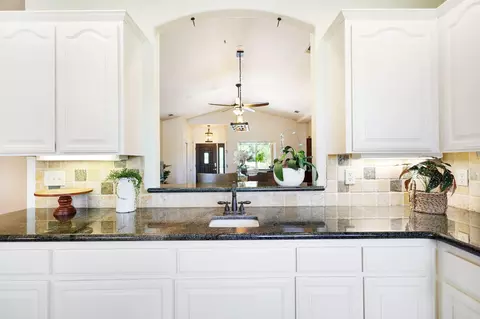 Kitchen - 28357 Whippoorwill Cir, Shingletown, CA 96088 photo 2 of 4