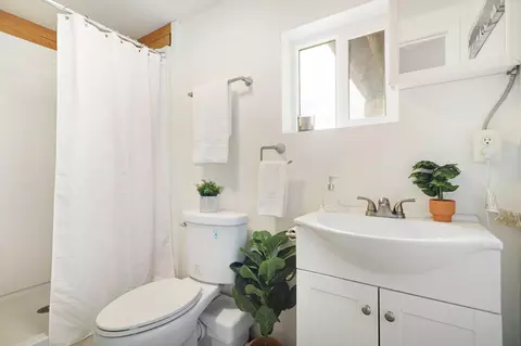Bath - 28357 Whippoorwill Cir, Shingletown, CA 96088 photo 9 of 14
