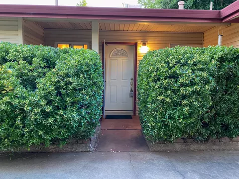 2336 Belladonna St, Redding, CA 96002 photo 3