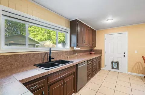 Kitchen - 3324 Bardick Rd, Anderson, CA 96007 photo 2 of 2