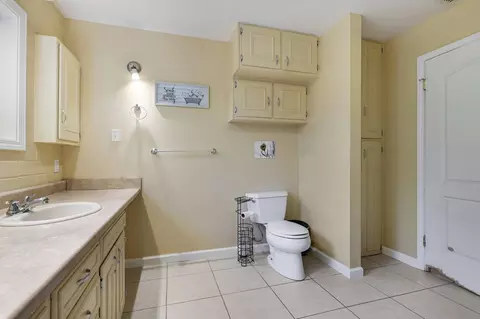 Bath - 3324 Bardick Rd, Anderson, CA 96007 photo 2 of 2