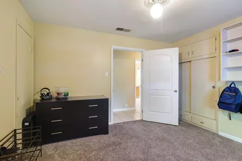 Bedroom - 3324 Bardick Rd, Anderson, CA 96007 photo 2 of 6