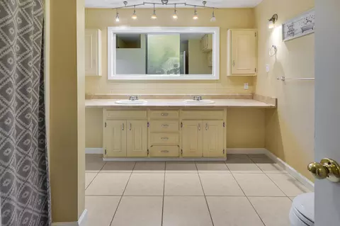 Bath - 3324 Bardick Rd, Anderson, CA 96007 photo 1 of 2