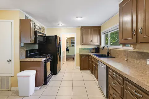 Kitchen - 3324 Bardick Rd, Anderson, CA 96007 photo 1 of 2