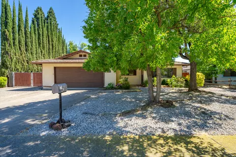 2285 Snow Ln, Redding, CA 96001