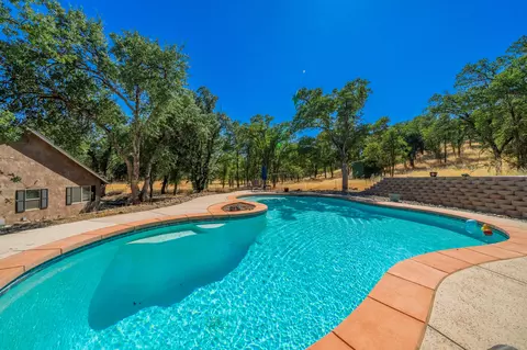 17615 Dolores Dr, Cottonwood, CA 96022