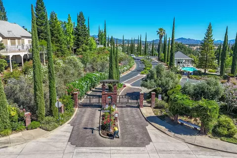 View/Area - 3107 Colombard Walk, Redding, CA 96001 photo 3 of 7