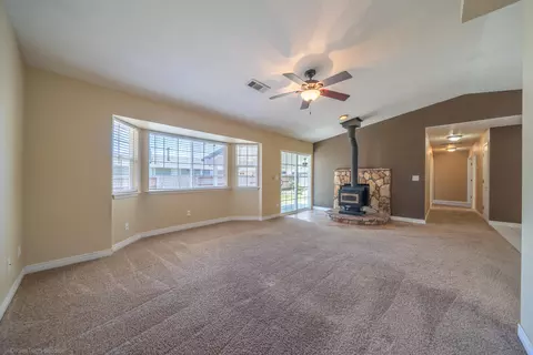 Living - 1043 Goodview Way, Redding, CA 96003 photo 3 of 4