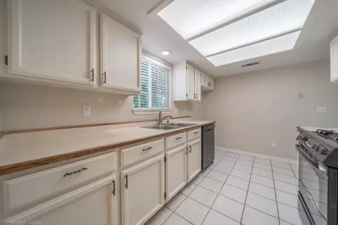 Kitchen - 1043 Goodview Way, Redding, CA 96003 photo 3 of 3