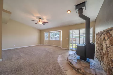 Living - 1043 Goodview Way, Redding, CA 96003 photo 2 of 4