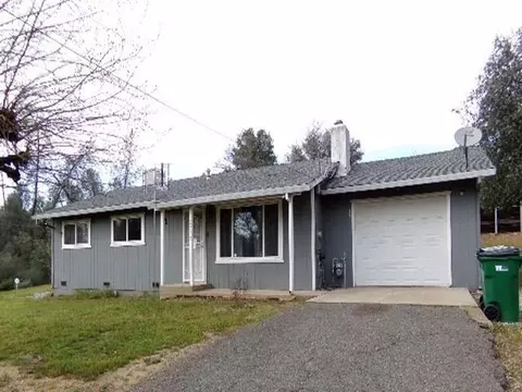 2356 Smith St, Shasta Lake, CA 96019