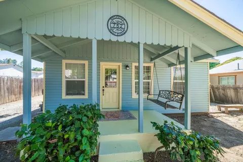 752 West St, Redding, CA 96001 photo 2