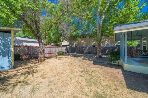 752 West St, Redding, CA 96001 photo 11