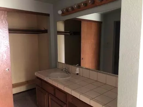 Bath - 488 Ridgecrest Trl #130, Redding, CA 96003 photo 1 of 4