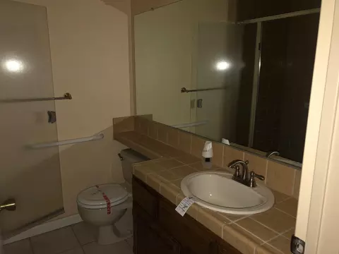 Bath - 488 Ridgecrest Trl #130, Redding, CA 96003 photo 3 of 4