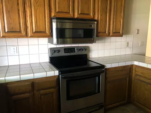 Kitchen - 488 Ridgecrest Trl #130, Redding, CA 96003 photo 2 of 3