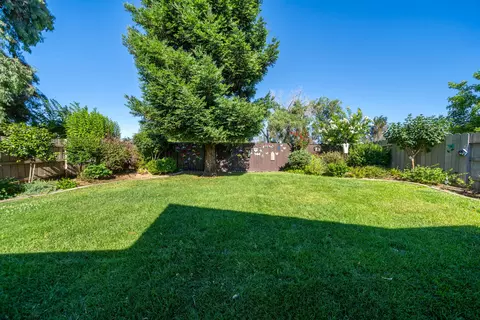Exterior - 2110 Renoir Path, Redding, CA 96001 photo 9 of 11