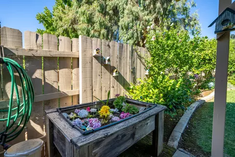 Exterior - 2110 Renoir Path, Redding, CA 96001 photo 6 of 11
