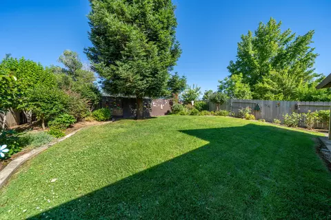 Exterior - 2110 Renoir Path, Redding, CA 96001 photo 10 of 11