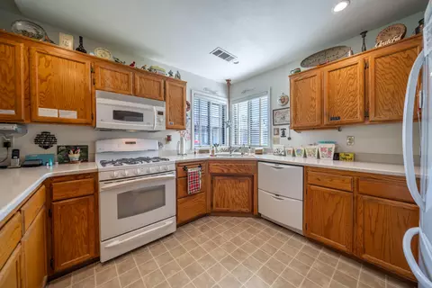 Kitchen - 2110 Renoir Path, Redding, CA 96001 photo 2 of 2