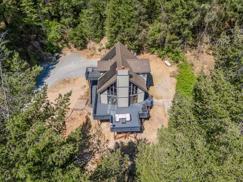19610 Roaring Brook Way, Lakehead, CA 96051