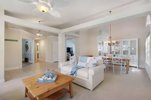 Living - 4024 Sunglow Dr, Redding, CA 96001 photo 2 of 4