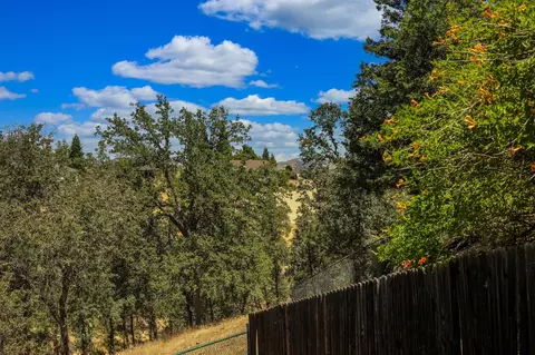 Exterior - 4024 Sunglow Dr, Redding, CA 96001 photo 3 of 4