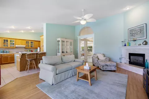 Living - 4024 Sunglow Dr, Redding, CA 96001 photo 3 of 4