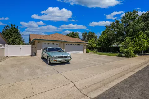 Exterior - 4024 Sunglow Dr, Redding, CA 96001 photo 4 of 4