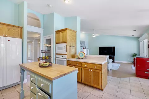 Kitchen - 4024 Sunglow Dr, Redding, CA 96001 photo 2 of 5