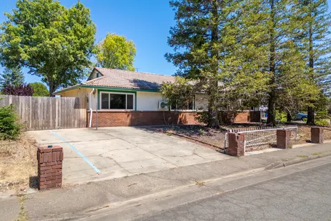 310 Woodhill Dr, Redding, CA 96003