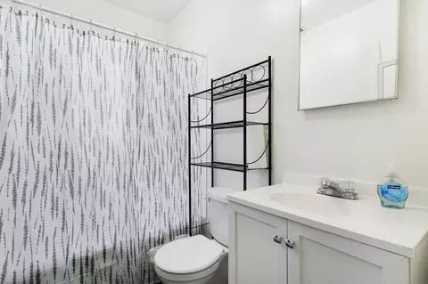 Bath - 2512 Butte St, Redding, CA 96001 photo 1 of 1