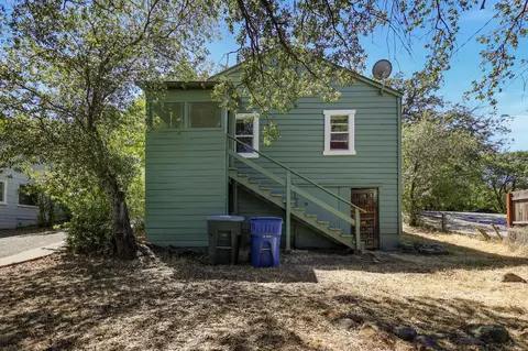 Exterior - 2512 Butte St, Redding, CA 96001 photo 3 of 9