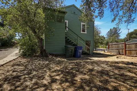 Exterior - 2512 Butte St, Redding, CA 96001 photo 4 of 9