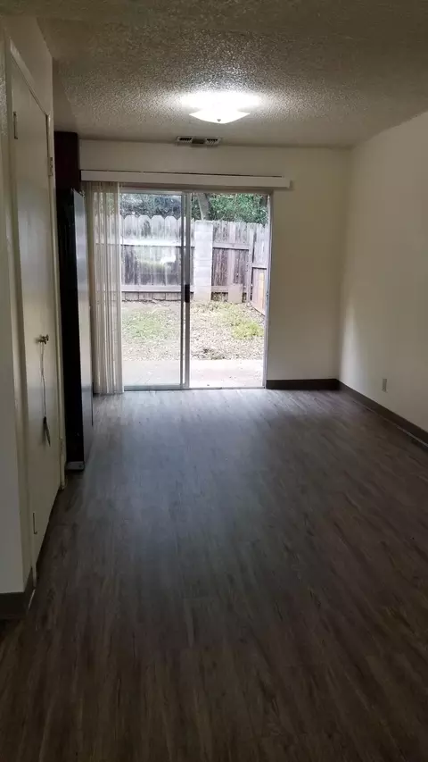 Living - 1125 Delphinium St, Red Bluff, CA 96080 photo 2 of 3